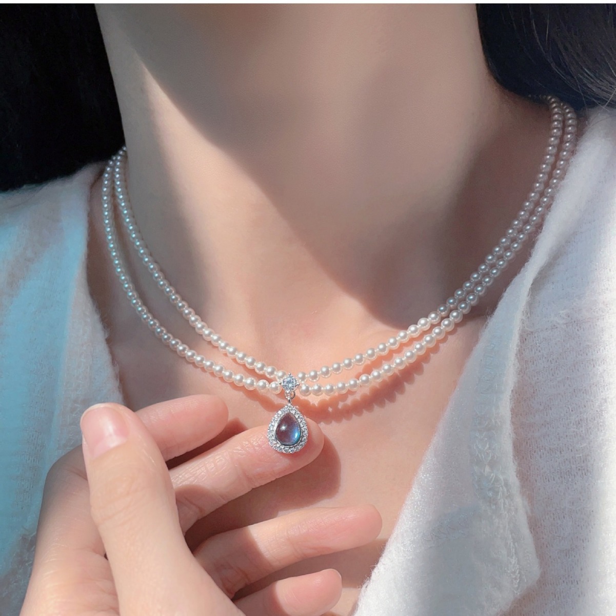Aquamarine water drop pendant pearl necklace for women, light luxury, retro, individual, fashionable, versatile and color-preserving collarbone chain full figure