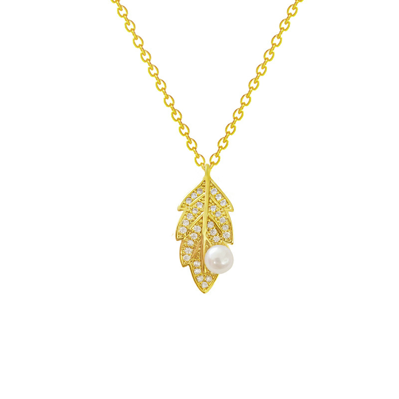 The 2025 new minimalist pearl necklace with an inS-style, high-end, niche collarbone chain and a trendy leaf pendant Item Picture