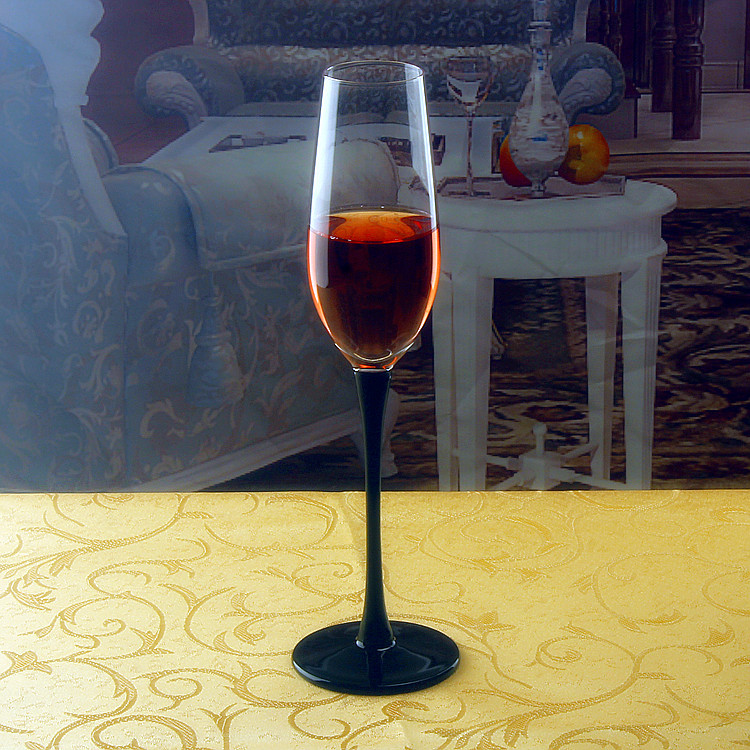 Handcrafted glass highball glass, original color black stem champagne glass, factory direct sales, flute champagne glass, glass cup Application Scenario