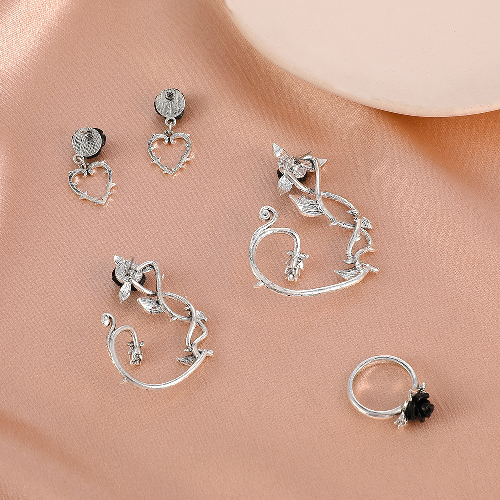 European and American cross-border simple rose necklace ring, retro simple three-dimensional flower ear clip and stud set for Valentine's Day Application Scenario