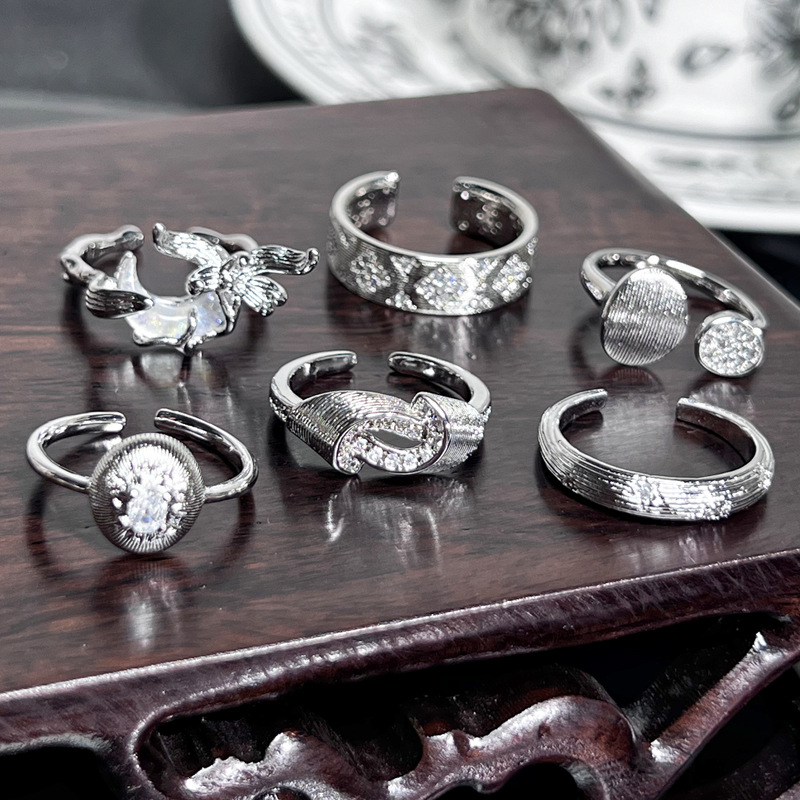 Simple geometric Italian craftsmanship brushed, fashionable open ring, women's Instagram, cold style, high-end feel ring Application Scenario