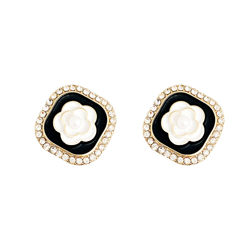New retro super sparkling zircon flower earrings from South Korea, a sophisticated and elegant stud accessory for women with a cold and aloof style Item Picture
