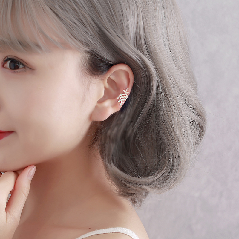 Leaf Leaf Ear Clip, a long, simple, fresh, forest-style retro student ear bone clip without ear holes details Picture