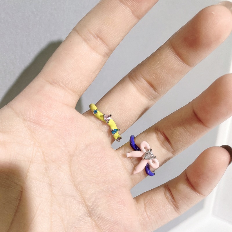 A niche design with a sweet and cool dopamine-colored bow opening ring, a fashionable and stylish, versatile and personalized ring for women Application Scenario