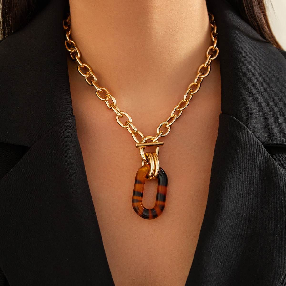 European and American cross-border jewelry, fashionable irregular leopard print buckle necklace set, high-end geometric acrylic collarbone chain full figure