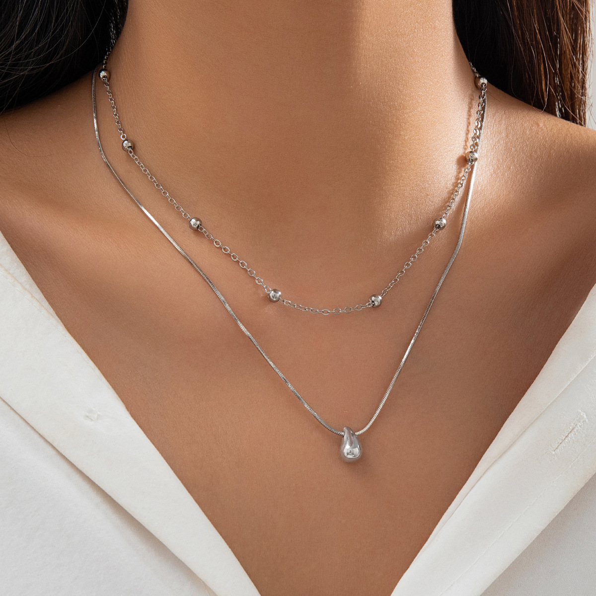European and American cross-border jewelry: simple water drop hanging flat round beaded collarbone chain, personalized metal style necklace necklace details Picture