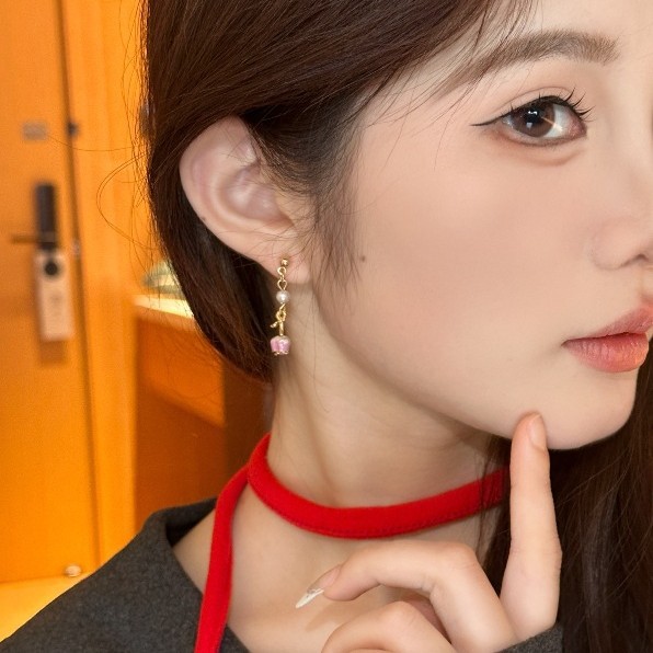 New Chinese-style eternal flower rose earrings, new forest-themed design stud earrings, a sweet and unique feminine charm details Picture