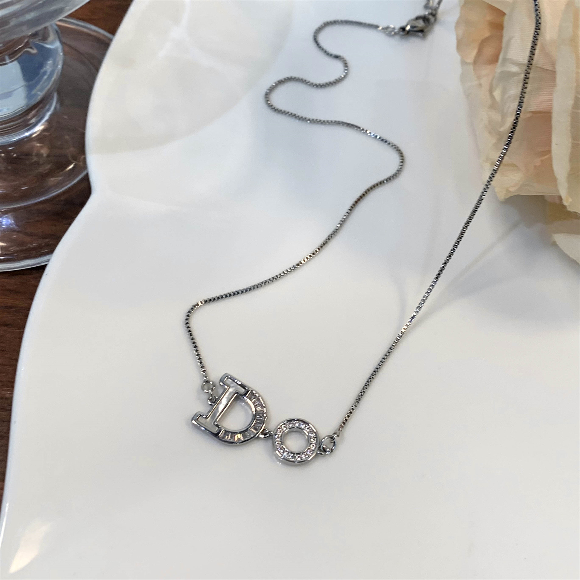 Light luxury commuting ~ Letter necklace, light luxury and niche design sense, collarbone chain, women's accessory, 2023 new style Specification drawing