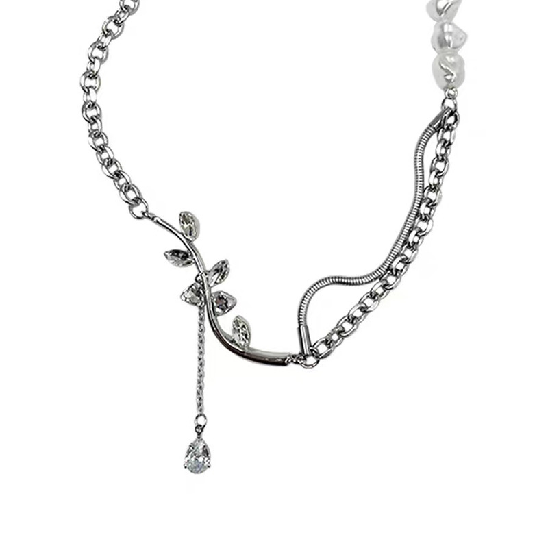 Freshwater pearl patchwork necklace, a light luxury and niche design accessory for women's summer, hip-hop hot girl titanium steel collarbone chain Item Picture