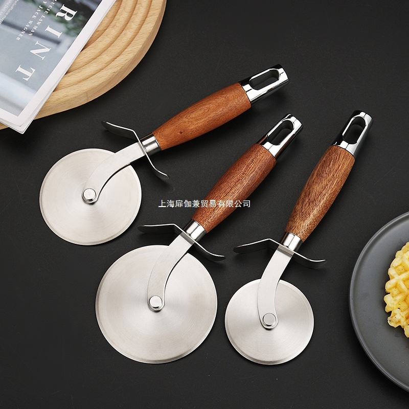 Stainless steel pizza rounder knife, pizza knife for cutting dough, hotel household special tool, commercial 430 material blade full figure