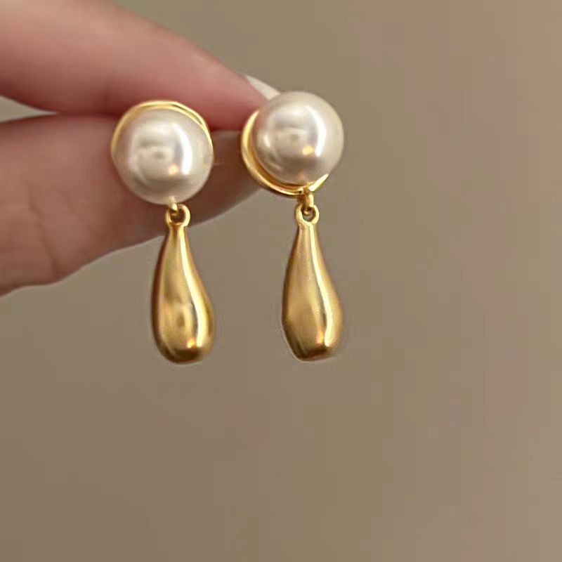 French retro pearl metal teardrop earrings for women, summer light luxury, high-end feel, niche design, simple and elegant stud earrings Specification drawing