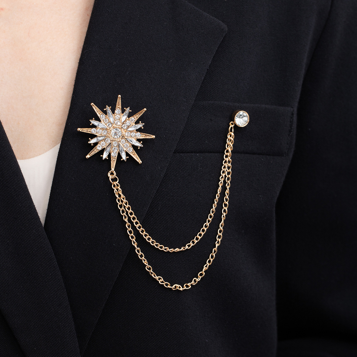 European and American style star chain diamond-encrusted brooch, light luxury high-end brooch accessory, fashionable, individual and versatile decoration full figure