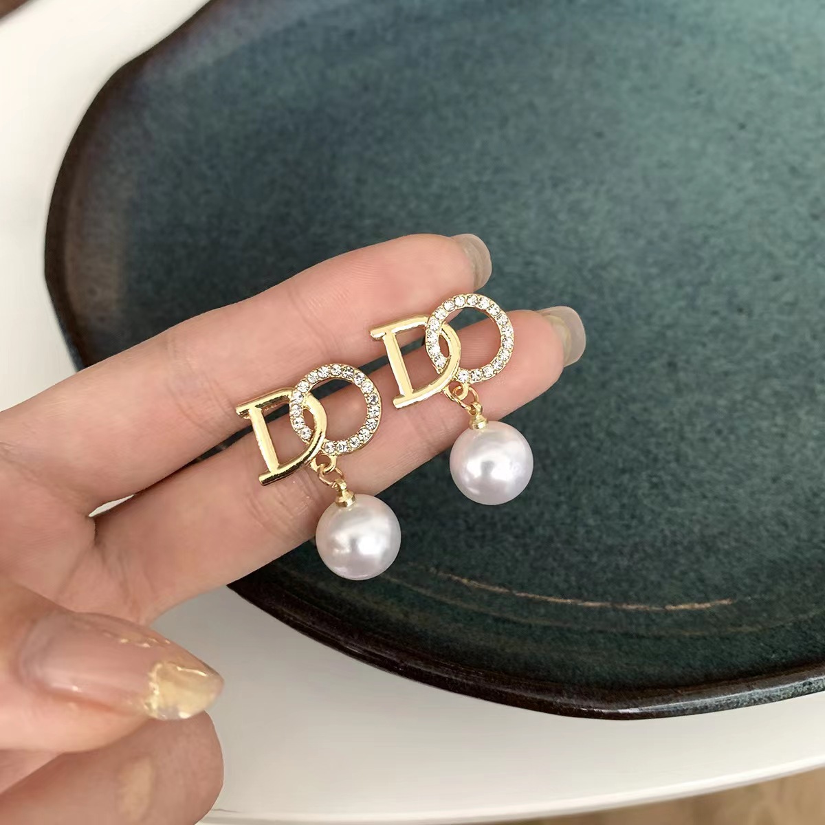 French light luxury high-end chanel-style pearl stud earrings for women, with a trendy and retro, niche fashion design sense details Picture
