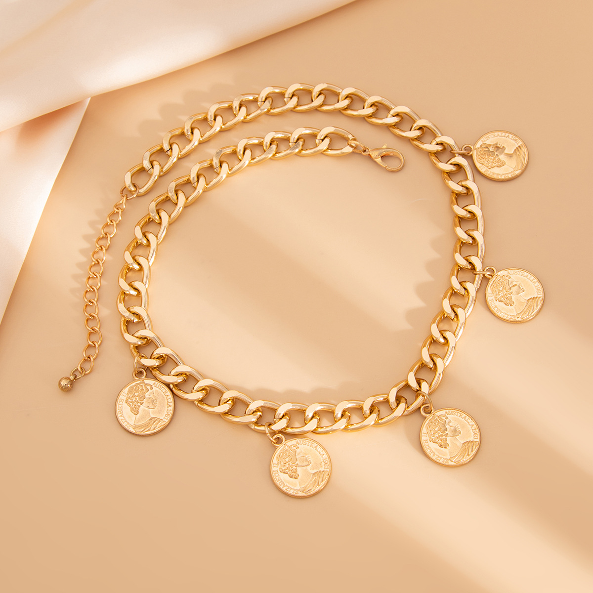 European and American cross-border jewelry: Simple metallic double-sided head necklace, fashionable metallic tassel collarbone chain set Application Scenario