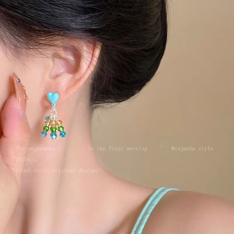Heart-shaped crystal beaded earrings, women's dopamine, niche high-end design sense earrings, 2025 new best-selling earrings Application Scenario