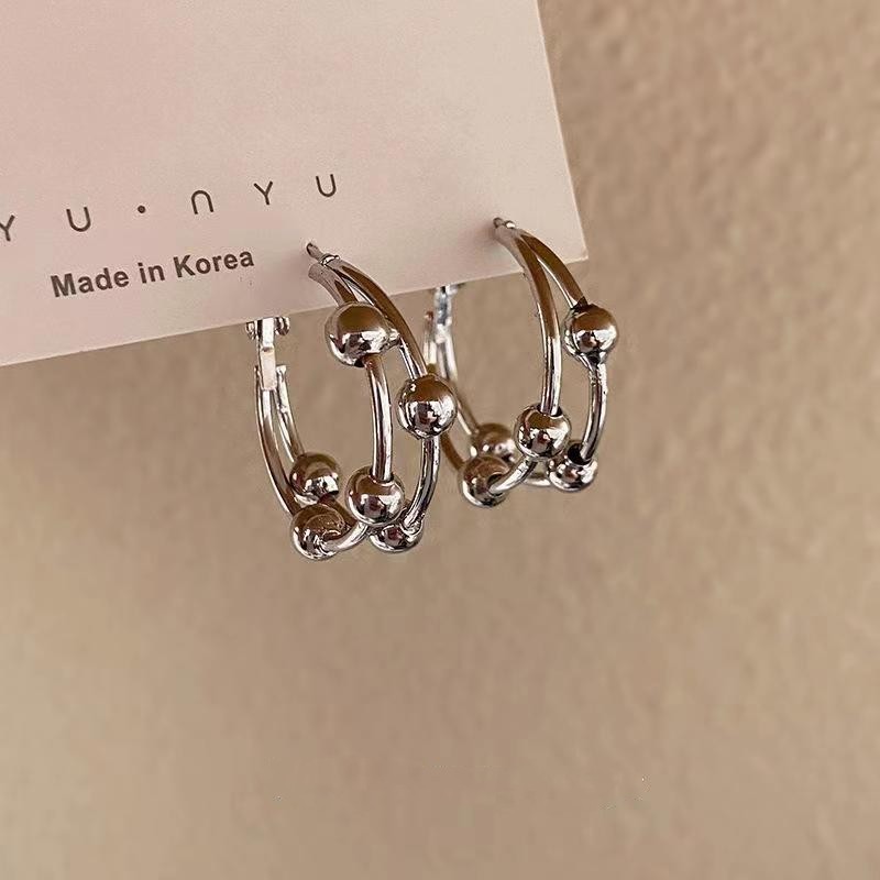 Exaggerated and individualistic trend small ear rings and stud earrings for women, new versatile, light luxury, niche and high-end design earrings from Japan and South Korea Application Scenario