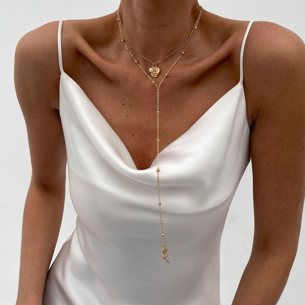 European and American cross-border jewelry, fashionable rose alloy pendant, special necklace, high-end pearl Y-shaped collarbone chain full figure
