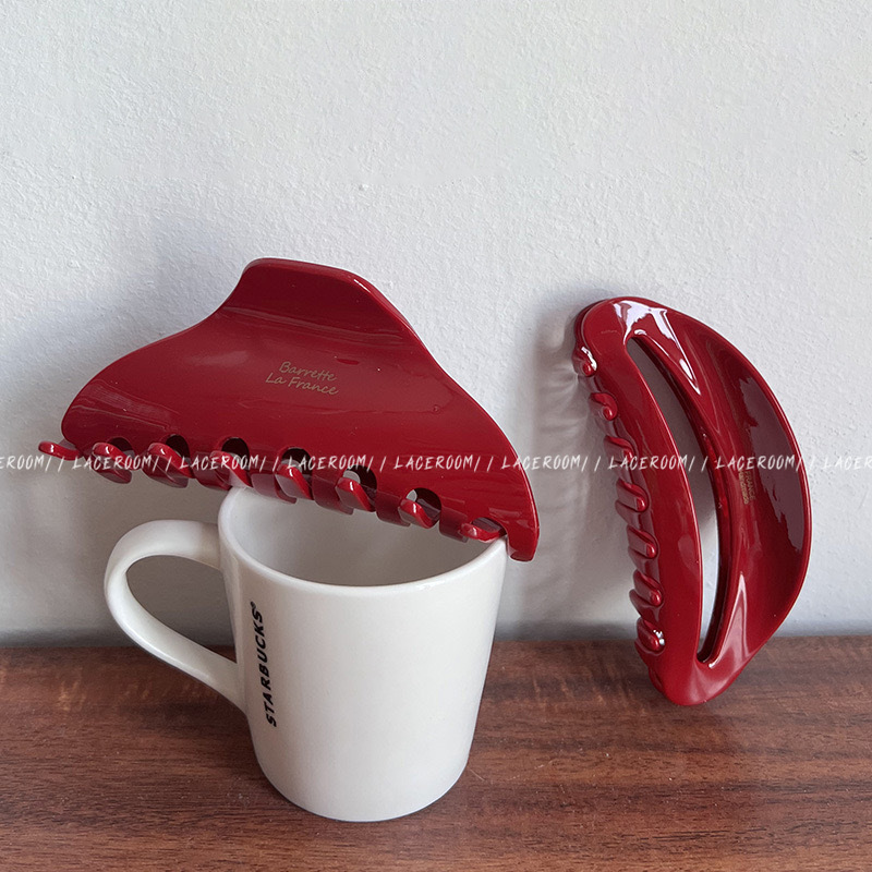 Red acetate grappling clips, niche acetate hair clips, spring and summer hair accessories, ins, high-end French retro chanted style hair clips Application Scenario