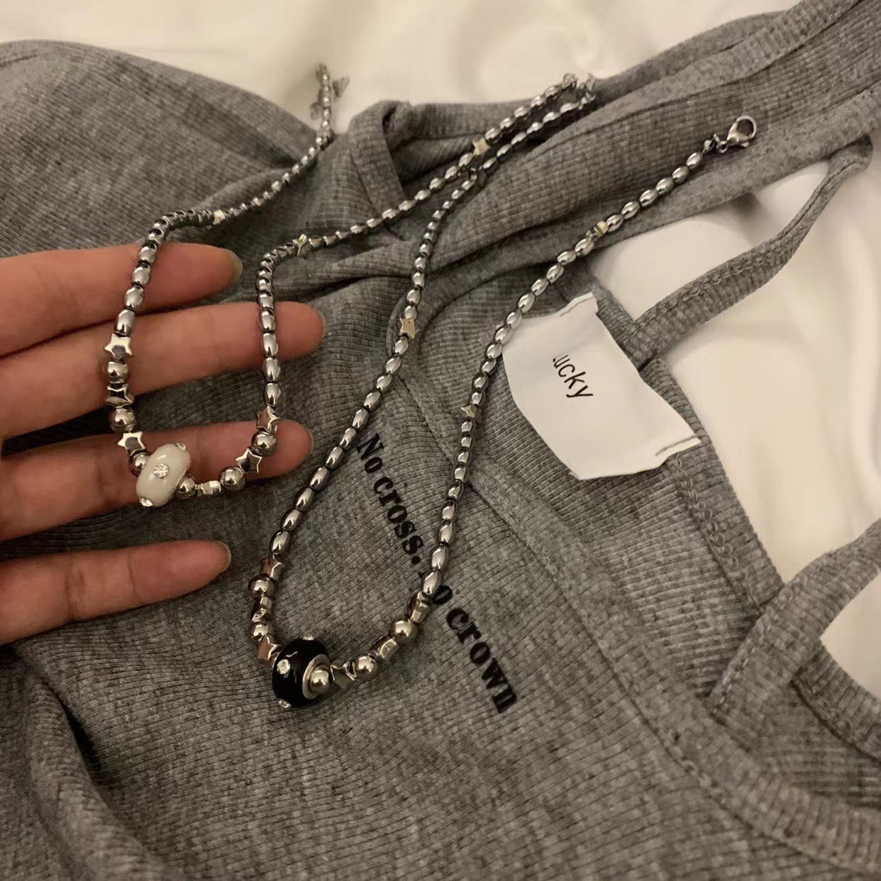 Cool ~ Unique collarbone chain, neutral and cold style necklace, women's design sense, niche accessory, ins necklace Application Scenario