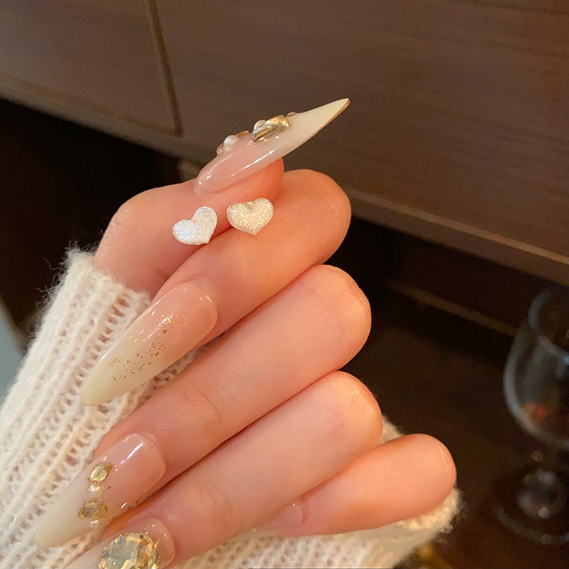 Simple and transparent resin heart-shaped stud earrings, women's fashionable and niche design sense, exquisite and small earrings, cold style earrings Specification drawing
