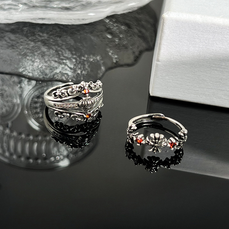 European and American retro aged iris flower personalized open ring, androgynous punk simple crown couple ring, cool and trendy Specification drawing