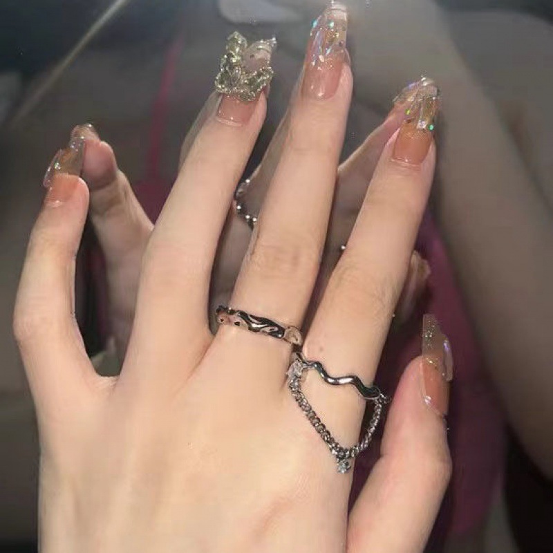 The wavy chain combination open ring can be adjusted. It features a niche design with a cold style and an irregular personality, making it a trendy index finger ring details Picture