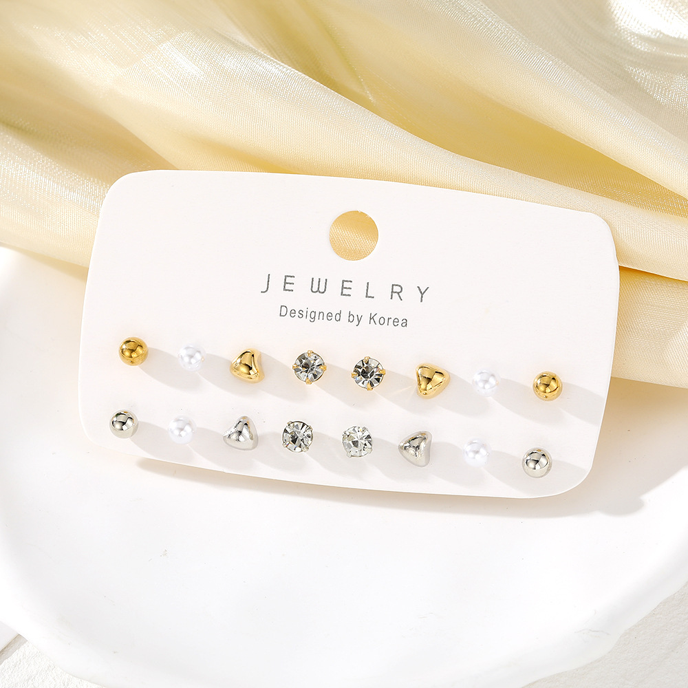 Wholesale of exquisite, simple and small heart-shaped earrings from Europe and America, fashionable and versatile for women, and niche diamond stud earrings and other accessories details Picture