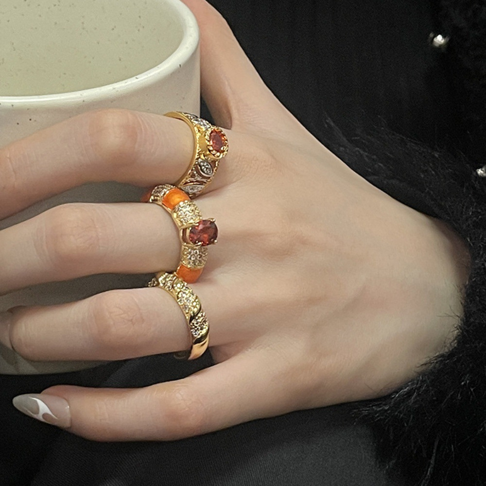 A medieval European court vintage pigeon blood red gemstone gold ring for women, a classical and nostalgic antique open-mouth ring full figure