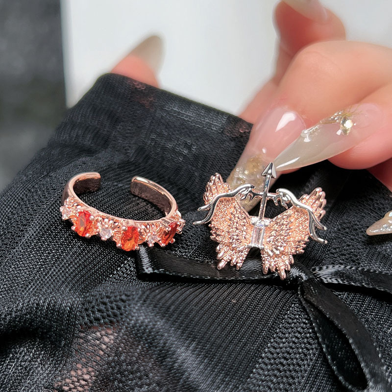Cupid's Arrow Two-color butterfly feather open ring, a trendy and niche design for women on Instagram, stacked ring full figure