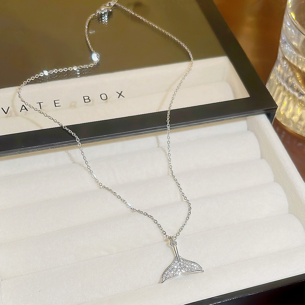 Hot-selling accessory: Super Flash Zircon fishtail necklace, light luxury and niche design sense collarbone chain, new neckchain accessory wholesale details Picture