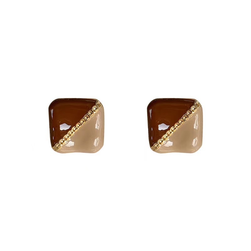 Hong Kong-style retro Maillard coffee-colored earrings, a niche design for women with a high-end feel, are the new best-selling earrings of 2025 Item Picture