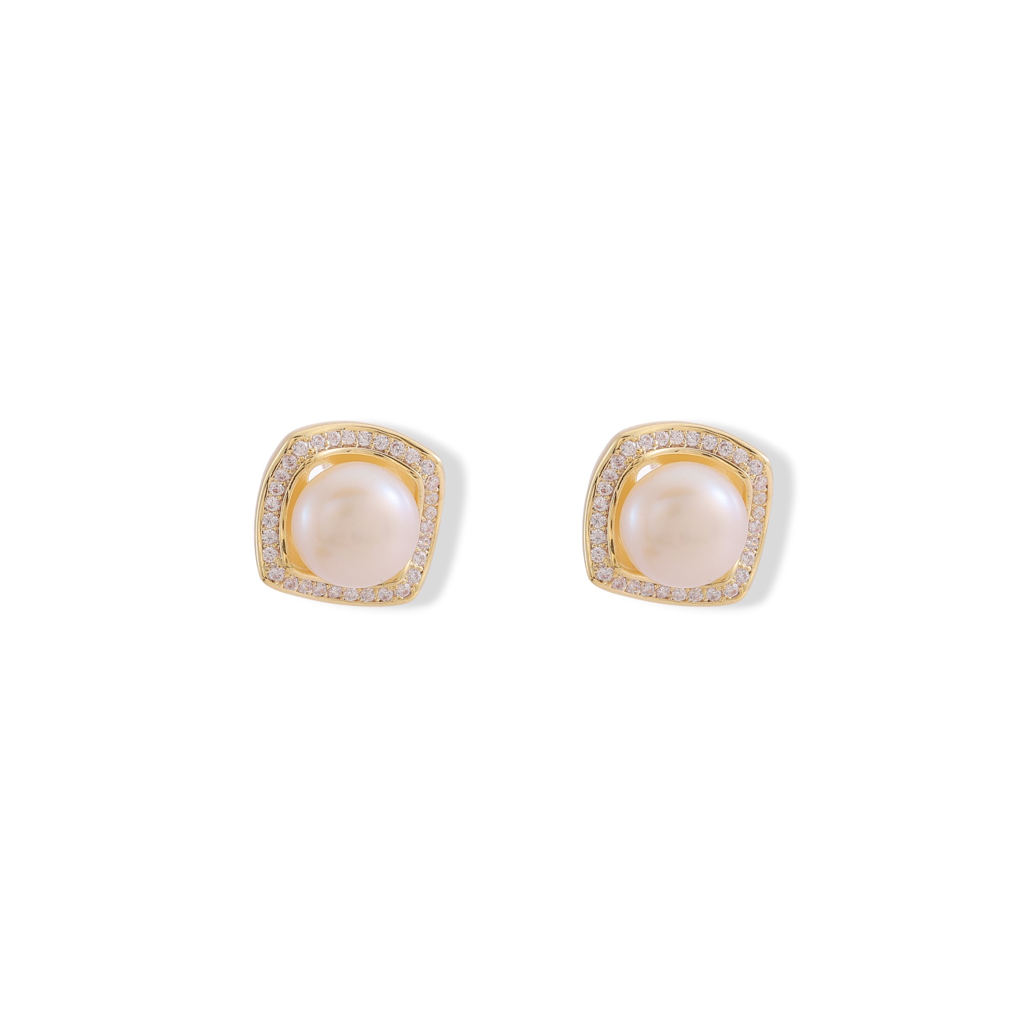 Xuhui brand exquisite and light luxury copper plated with real gold and set with zircon 925 silver needle cube sugar freshwater pearl, luxurious design and fashionable stud earrings Item Picture