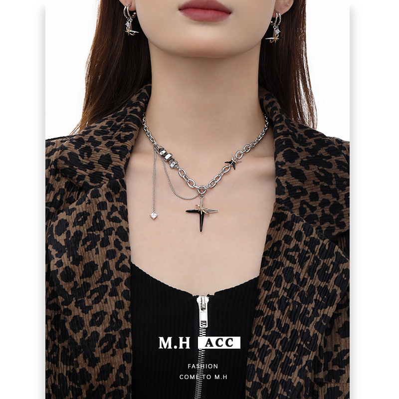 Original high-end black and gold cross necklace, hip-hop Instagram niche design sense collarbone chain, fashionable and trendy pendant for women details Picture