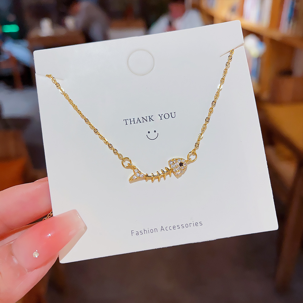 Ins-style Japanese and Korean light luxury fishbone necklace, women's niche design, Internet celebrity personality diamond-encrusted necklace, best-selling accessory wholesale details Picture