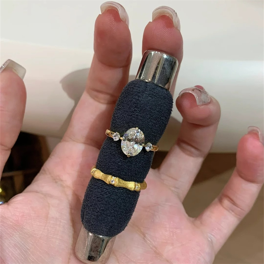 A mid-style, ascending zircon ring for women, a layered diamond brushed ring with interlocking dots, a light luxury and high-end index ring Specification drawing