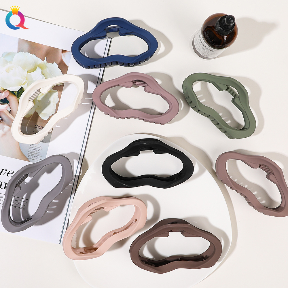 Qiyue Cross-border ins hollowed-out hair clips, large shark clips, high-end hair clips, children's hair accessories wholesale full figure