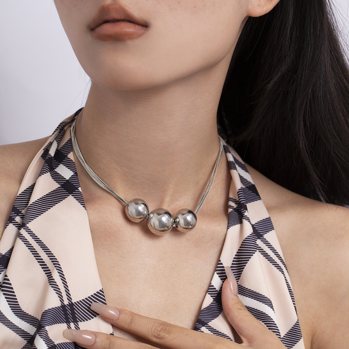 A minimalist and trendy hip-hop punk necklace with a cold and unique style from Europe and America full figure