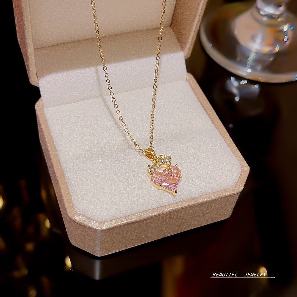 New Korean-style accessories: Heart-shaped necklace, women's design sense, heart-shaped neck chain, high-end and sweet collarbone chain, titanium steel jewelry full figure