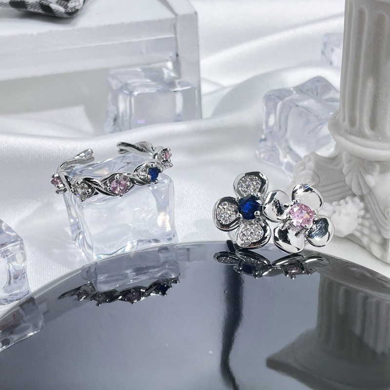 A niche design with a cold and elegant style, diamond zircon flower open ring, a versatile and sweet ring for women's fashion, trendy on Instagram full figure