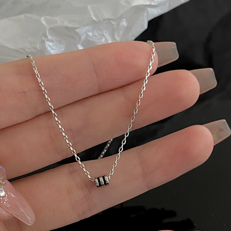 Black cylindrical geometric waist necklace for women, simple and versatile collarbone chain, short pendant popular on Instagram Specification drawing