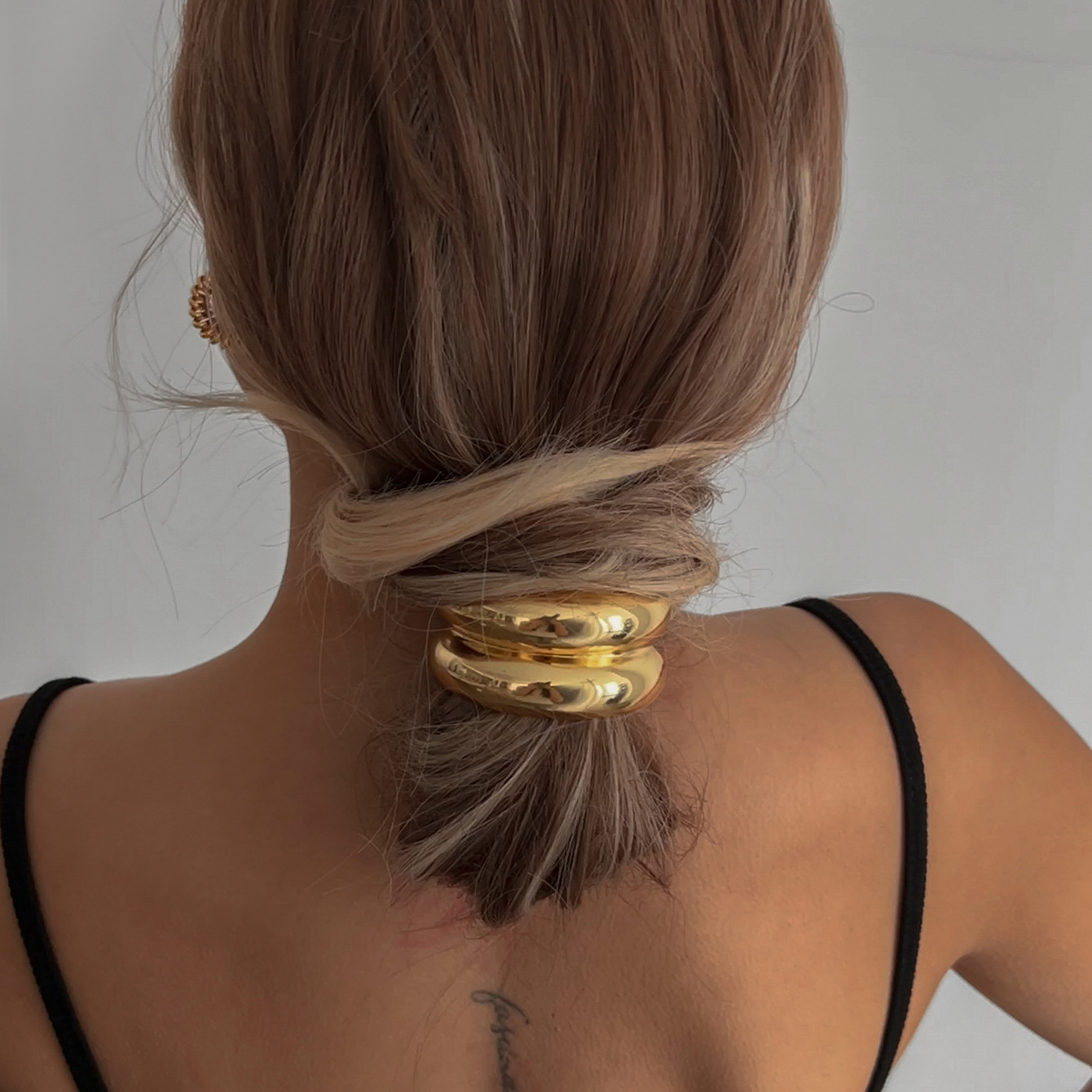 European and American cross-border headwear, alloy electroplated hair bands, hair accessories wholesale, high-end feel, ins smooth U-shaped black leather band hair ties Specification drawing