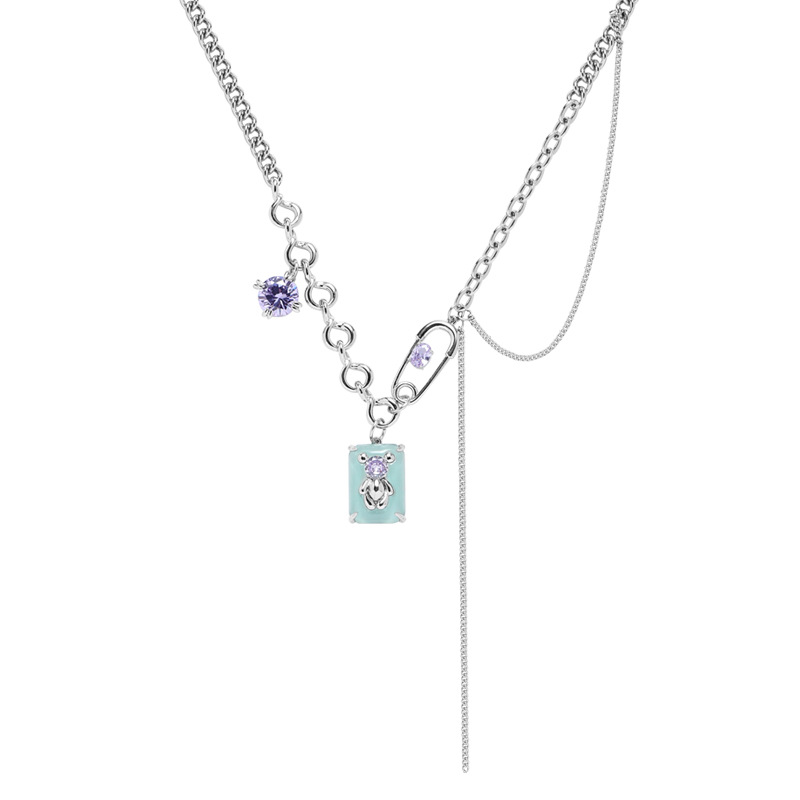 The new square blue-label bear necklace is equipped with a high-end, retro and cool collarbone chain, as well as a unique and trendy geometric pendant Item Picture