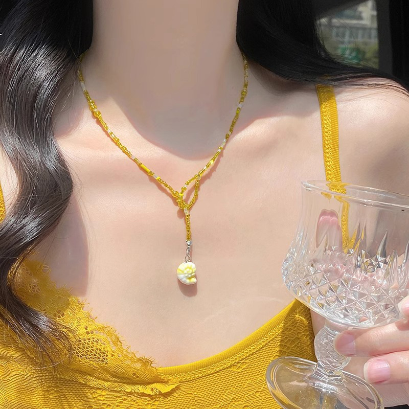 Dopamine colorful beaded butterfly necklace, a light luxury and niche design for women, a millennial style collarbone chain, a sweet and cool neck chain for women Specification drawing