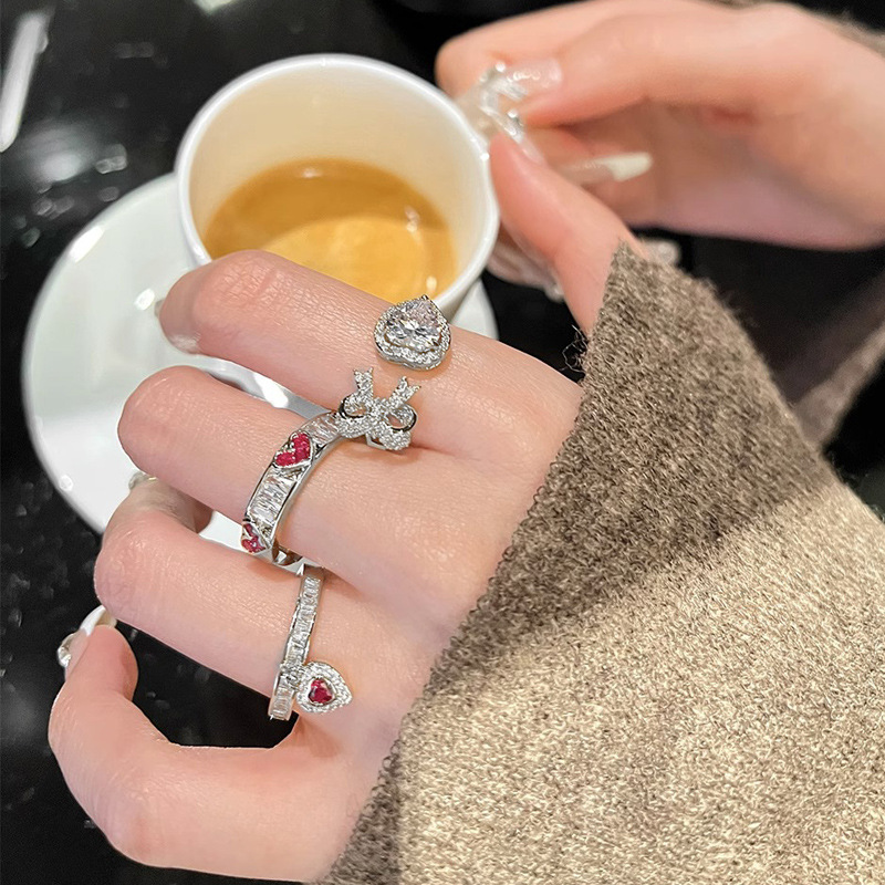 A light luxury and high-end heart-shaped diamond open ring for women on Instagram, with a cold and elegant style, a bow-shaped heart-shaped zircon ring details Picture