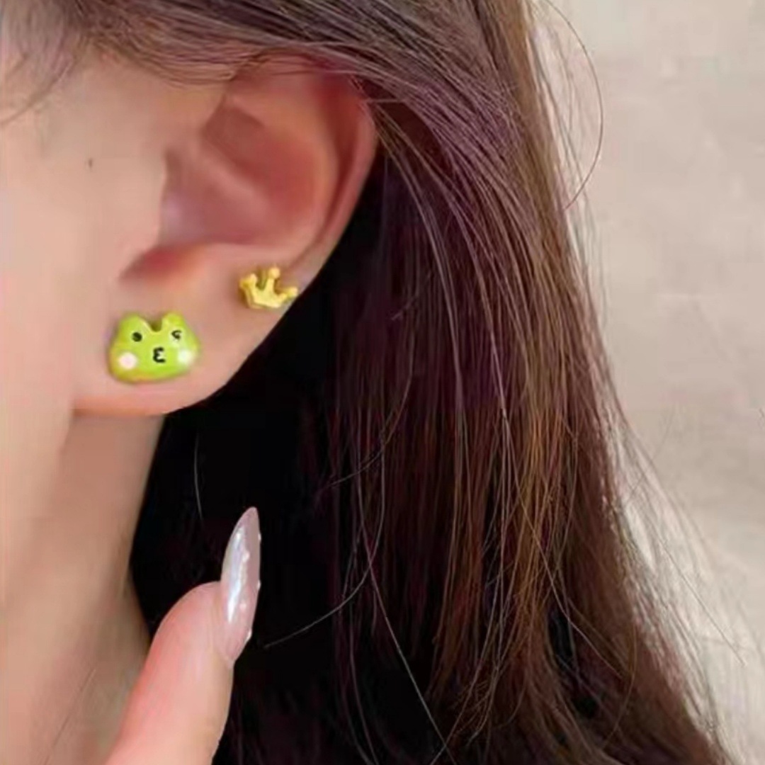 A three-piece set of Korean-style, cute and cartoonish ear studs. It's a unique and versatile summer ear accessory with a touch of childlike fun Specification drawing