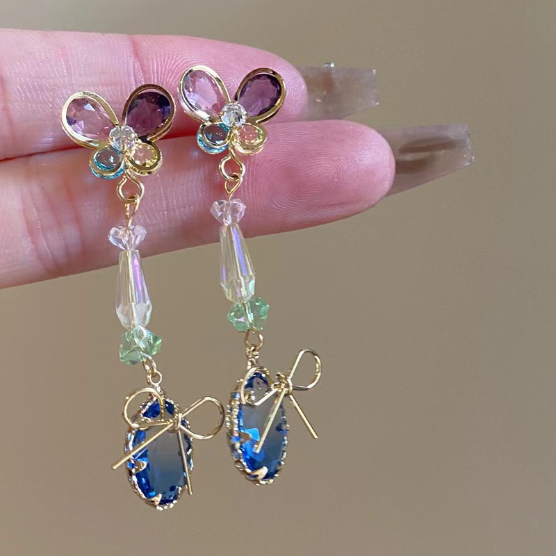 It goes perfectly with summer! Forest-themed colorful diamond butterfly long earrings, a trendy, light luxury and exquisite high-end earpiece for women on Instagram Application Scenario