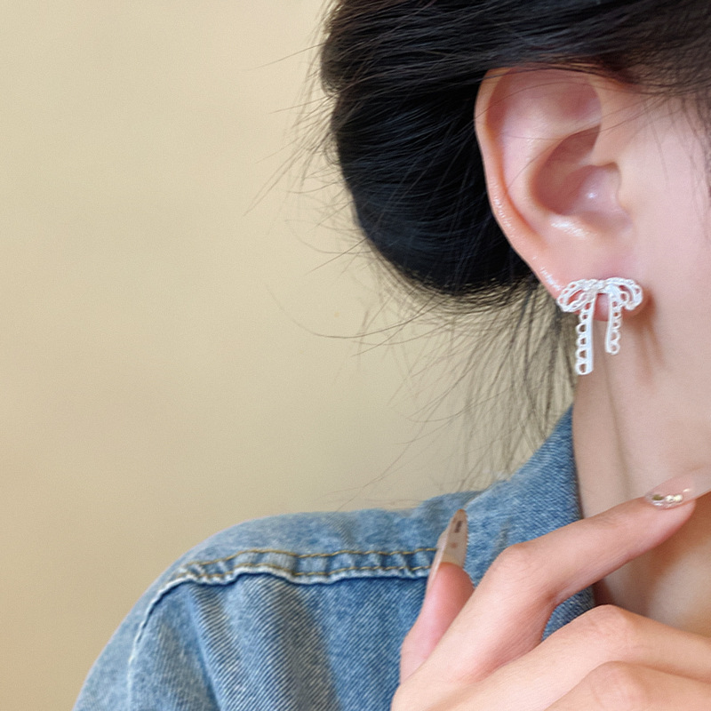 Hollowed-out ribbon bow earrings for women, with a light luxury, niche and high-end feel, versatile and elegant. Tassel ear studs are best-selling earrings Application Scenario