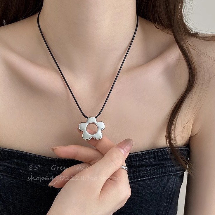 Simple and colorful flower pendant from Japan and South Korea, long leather rope necklace, sweet and elegant for women, versatile and fashionable sweater chain for commuting details Picture
