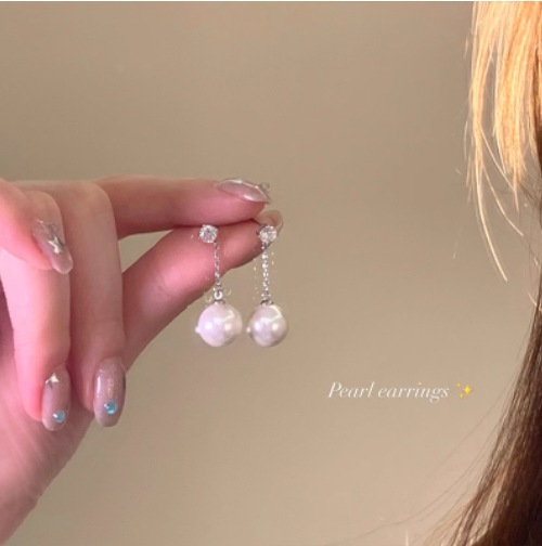 Korean-style zirconium pearl tassel earrings, women's light luxury and high-end elegance, ear studs, niche and unique design earrings and pendants Specification drawing