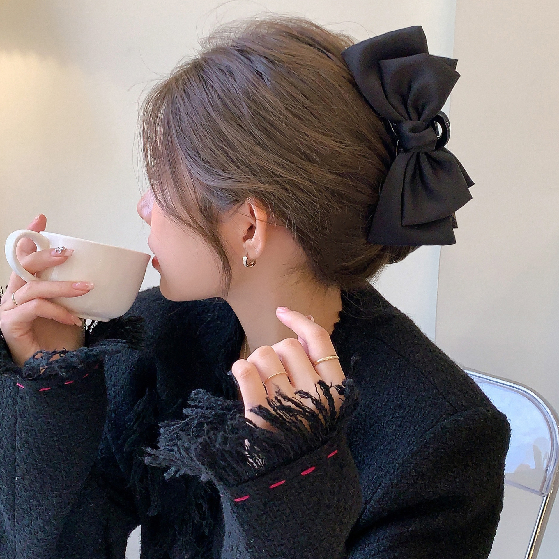 Autumn and winter black bow grab clip Korean style hair accessory headwear, ins high-end style hair clip, high skull top shark clip wholesale Application Scenario